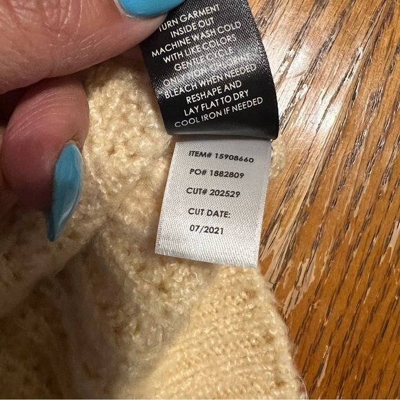 NEW Torrid Chunky Cable Knit Boyfriend V-Neck Cardigan Sweater in Butter Sz 3 - Picture 11 of 15